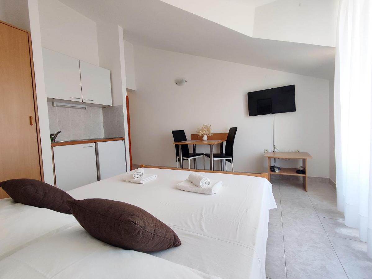 Apartments And Rooms Saric Jadrija Exterior photo