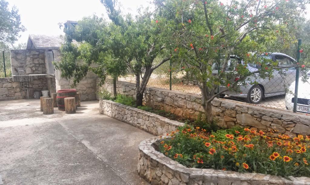 Apartments And Rooms Saric Jadrija Exterior photo