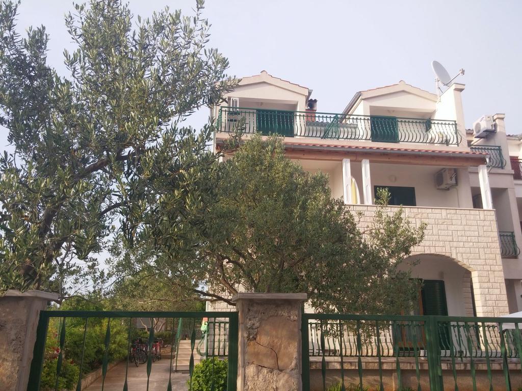 Apartments And Rooms Saric Jadrija Exterior photo