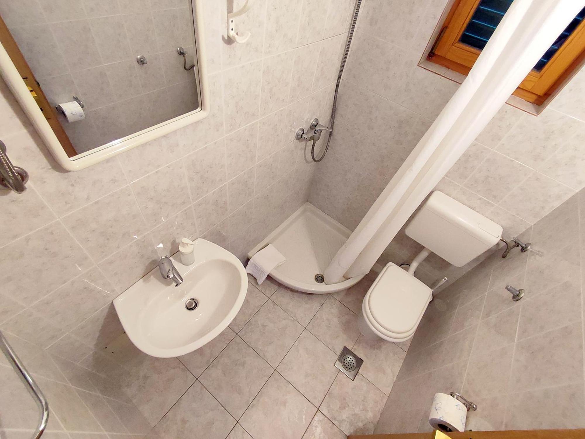 Apartments And Rooms Saric Jadrija Exterior photo