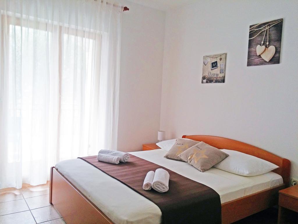 Apartments And Rooms Saric Jadrija Exterior photo